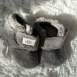 Like new Ugg new born boots